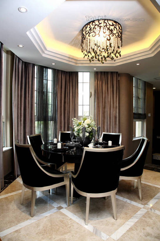 无人,家,竖图,室内,白天,正面,别墅,餐桌,窗户,窗帘,家具,落地窗,装修,桌子,建筑,椅子,照明,欧式,阴影,装饰,盛开,光线,瓷砖,地砖,影子,饭厅,房屋,屋子,公寓,灯光,地面,豪华,花蕾,建设,现代,装潢,洋房,楼房,吊灯,玻璃窗,住宅,灯,花,花瓣,花朵,鲜花,帘子,灯具,室内装潢,花苞,花蕊,遮阳,餐台,华丽,修饰,样板房,明亮,照亮,点缀,舒适,家居装潢,照明设备,房屋设计,地中海风格,古典风格,简约风格,室内设计,宽敞,样板房装潢,衬托,美观,雅致,雅观,设计,彩图,房子,shrj1