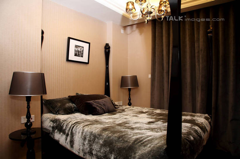 无人,家,横图,室内,白天,正面,绘画,别墅,窗帘,床,柜子,家具,靠垫,台灯,卧室,装修,建筑,照明,欧式,阴影,艺术,装饰,光线,影子,房屋,双人床,屋子,公寓,灯光,床单,靠枕,古典,豪华,文化,被子,建设,现代,装潢,洋房,楼房,吊灯,住宅,灯,帘子,工艺品,床头柜,灯具,垫子,室内装潢,枕头,品味,遮阳,华丽,修饰,样板房,明亮,照亮,美术,点缀,高雅,舒适,被单,家居装潢,照明设备,储存,挂画,房屋设计,地中海风格,古典风格,简约风格,室内设计,宽敞,样板房装潢,美学,衬托,美观,雅致,雅观,储备,蕴藏,贮备,设计,装饰画,彩图,房子,睡房,卧房,贮存,shrj1