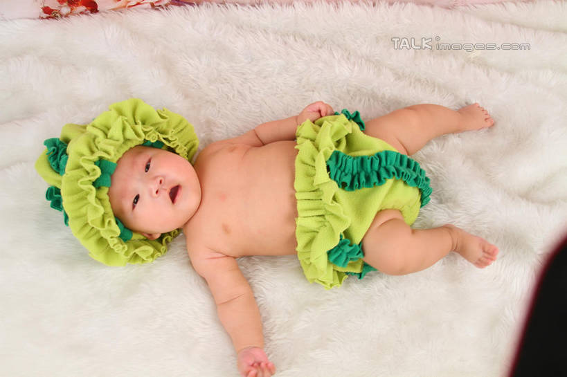 东方人,婴儿,儿童,一个人,躺,横图,俯视,室内,白天,背景,纯洁,地毯,帽子,亚洲,仅一个人,服装,装饰,编织,手工艺品,织物,注视,黄种人,小孩,衣服,黄色,绿色,工艺品,观察,看,可爱,摄影,服饰,活泼,影棚,观看,华丽,修饰,点缀,察看,衣着,穿着,关注,宝宝,表演服,演出服,纯真,烂漫,无邪,衬托,美观,雅致,雅观,衣饰,道具服,卧着,伶俐,天真,亚洲人,孩子,躺着,卧,布景,彩图,高角度拍摄,全身,影棚拍摄,拍摄,shsc1