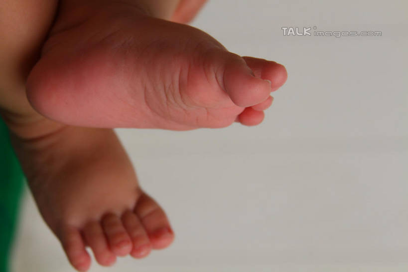 东方人,婴儿,儿童,腿部,脚,脚趾,脚趾甲,腿,一个人,横图,室内,特写,白天,背景,正面,纯洁,亚洲,仅一个人,黄种人,光脚,小孩,赤脚,可爱,摄影,活泼,影棚,宝宝,纯真,烂漫,无邪,伶俐,天真,亚洲人,孩子,脚指甲,半身,布景,彩图,影棚拍摄,拍摄,shsc1