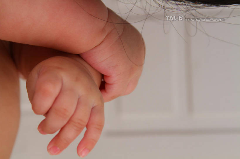 东方人,婴儿,儿童,手,一个人,横图,室内,特写,白天,背景,侧面,纯洁,亚洲,双手,仅一个人,黄种人,小孩,手部,可爱,摄影,活泼,影棚,宝宝,纯真,烂漫,无邪,伶俐,天真,亚洲人,孩子,半身,布景,彩图,影棚拍摄,拍摄,shsc1