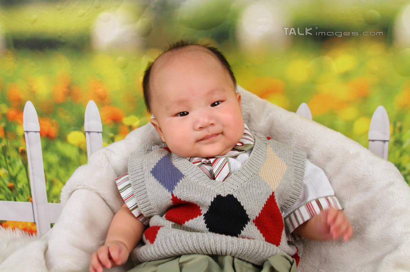 东方人,婴儿,儿童,一个人,坐,横图,室内,白天,背景,正面,婴儿服装,纯洁,沙发,纺织品,亚洲,仅一个人,服装,朦胧,模糊,装饰,毛毯,毯子,注视,黄种人,纺织,小孩,衣服,垫子,观察,看,温暖,可爱,摄影,服饰,活泼,影棚,观看,华丽,修饰,点缀,察看,衣着,穿着,关注,宝宝,布艺沙发,纯真,烂漫,无邪,衬托,美观,雅致,雅观,衣饰,伶俐,天真,亚洲人,孩子,坐着,半身,布景,彩图,影棚拍摄,婴儿服,拍摄,shsc1