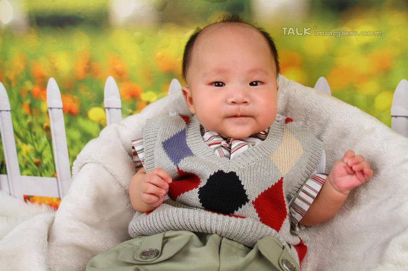 东方人,婴儿,儿童,一个人,坐,横图,室内,白天,背景,正面,婴儿服装,纯洁,沙发,纺织品,亚洲,仅一个人,服装,朦胧,模糊,装饰,毛毯,毯子,注视,黄种人,纺织,小孩,衣服,垫子,观察,看,温暖,可爱,摄影,服饰,活泼,影棚,观看,华丽,修饰,点缀,察看,衣着,穿着,关注,宝宝,布艺沙发,纯真,烂漫,无邪,衬托,美观,雅致,雅观,衣饰,伶俐,天真,亚洲人,孩子,坐着,半身,布景,彩图,影棚拍摄,婴儿服,拍摄,shsc1