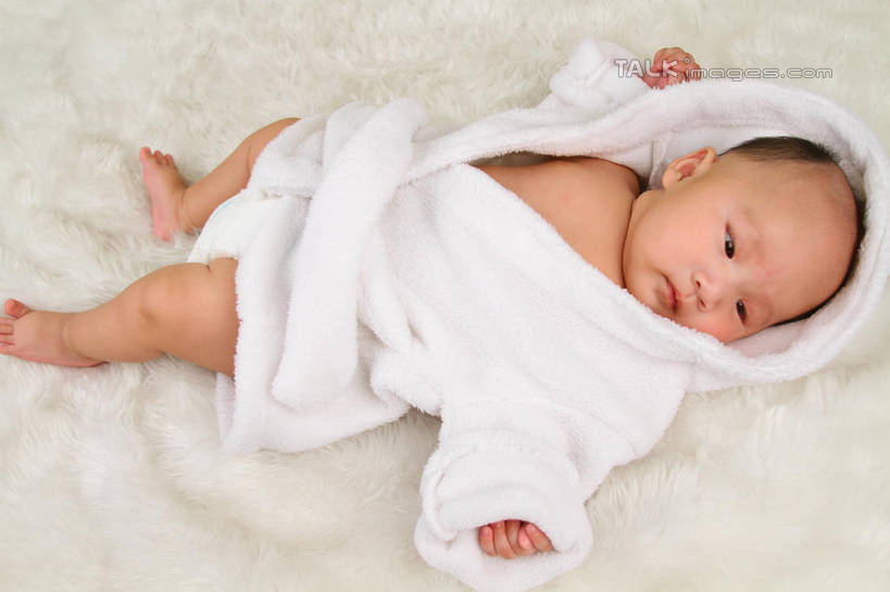 东方人,婴儿,儿童,一个人,躺,伸展双臂,横图,俯视,室内,白天,背景,浴袍,纯洁,地毯,帽子,亚洲,仅一个人,装饰,编织,手工艺品,织物,注视,黄种人,小孩,白色,工艺品,观察,看,可爱,摄影,活泼,影棚,观看,华丽,修饰,点缀,察看,关注,宝宝,纯真,烂漫,无邪,衬托,美观,雅致,雅观,卧着,伶俐,天真,亚洲人,孩子,敞开双臂,伸开双臂,躺着,卧,展开双肩,张开手臂,张开双臂,布景,彩图,高角度拍摄,全身,影棚拍摄,汤帷子,浴衣,拍摄,shsc1