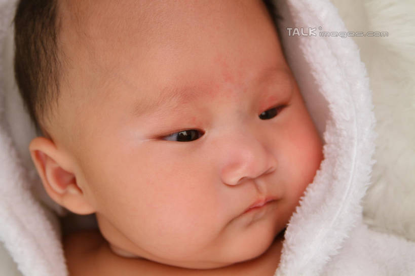 东方人,婴儿,儿童,脸,头,脸颊,一个人,躺,横图,俯视,室内,特写,白天,背景,浴袍,纯洁,地毯,帽子,亚洲,仅一个人,装饰,编织,手工艺品,织物,注视,黄种人,小孩,白色,工艺品,观察,看,可爱,摄影,活泼,影棚,观看,华丽,修饰,点缀,察看,关注,宝宝,纯真,烂漫,无邪,衬托,美观,雅致,雅观,卧着,伶俐,天真,亚洲人,孩子,头部,脸部,脸蛋,面部,躺着,卧,半身,布景,彩图,高角度拍摄,影棚拍摄,汤帷子,浴衣,拍摄,shsc1