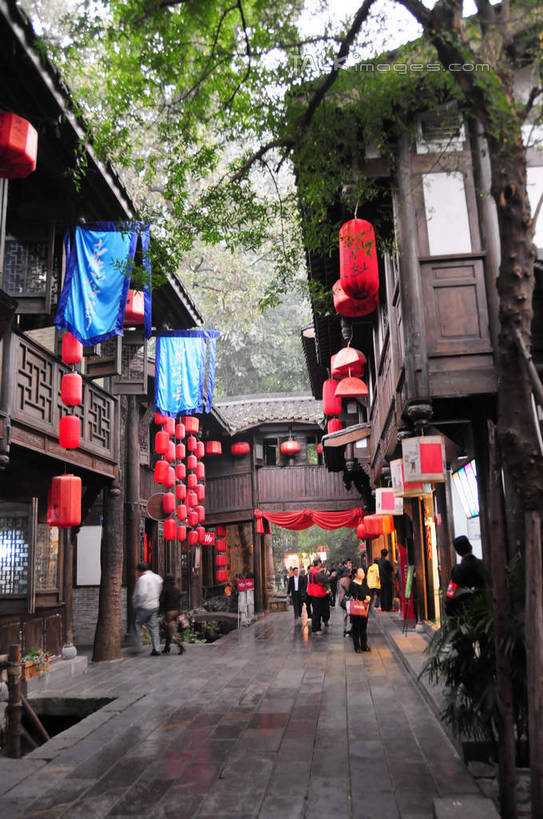 东方人,站,走,竖图,室外,白天,正面,旅游,度假,名胜古迹,植物,标志建筑,地标,建筑,指示牌,中国,亚洲,许多,悬挂,阴影,遗迹,光线,标志,灯笼,文字,影子,建筑群,许多人,黄种人,古迹,文物,娱乐,标识,建设,古建筑,树,树木,红色,绿色,天空,阳光,自然,天,站着,一群人,享受,休闲,汉字,旅游胜地,放松,四川省,生长,成长,中文,古文明,东亚,四川,成都,成都市,中华人民共和国,省会,西南地区,川,锦里,男人,男性,年轻男性,年轻女性,女人,女性,亚洲人,步行,散步,站立,走路,彩图,全身,shsgf1