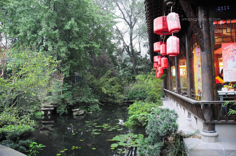 无人,横图,室外,白天,正面,旅游,度假,湖,湖泊,名胜古迹,树林,水,植物,标志建筑,地标,建筑,中国,亚洲,许多,悬挂,遗迹,灯笼,湖面,水流,水面,建筑群,古迹,文物,娱乐,建设,古建筑,树,树木,绿色,自然,湖水,享受,休闲,旅游胜地,放松,四川省,生长,成长,古文明,东亚,四川,成都,成都市,中华人民共和国,省会,西南地区,川,锦里,彩图,shsgf1
