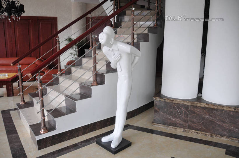 无人,家,栏杆,横图,室内,白天,正面,家具,楼梯,沙发,装修,建筑,雕塑,艺术,装饰,瓷砖,地砖,雕刻,雕像,扶手,柱子,房屋,阶梯,屋子,公寓,地面,古典,建设,装潢,洋房,护栏,楼房,台阶,住宅,工艺品,室内装潢,中式,纪念,样板房,明亮,美术,舒适,家居装潢,主题,房屋设计,陈列,布艺沙发,室内设计,宽敞,样板房装潢,功能,美学,古韵画乡,设计,彩图,全身,房子,shsgf1