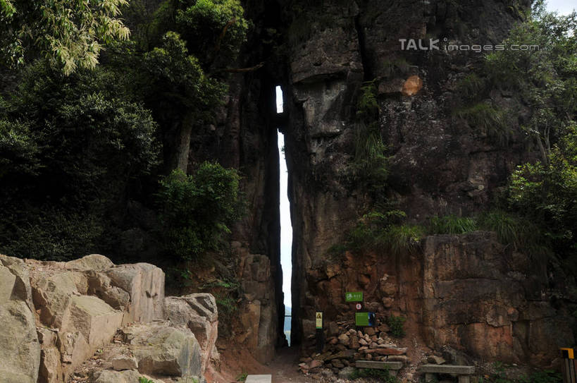 无人,横图,室外,白天,正面,旅游,度假,石头,美景,森林,山,山脉,树林,植物,中国,亚洲,阴影,光线,石子,影子,景观,山顶,山峰,悬崖,山峦,娱乐,浙江,树,树木,浙江省,绿色,阳光,自然,群山,享受,休闲,景色,放松,生长,成长,自然风光,东亚,沉积岩,中华人民共和国,华东地区,浙,绝壁,丽水,丽水市,颠峰,极峰,水成岩,南尖岩,遂昌,石块,岩石,彩图,shsgf1