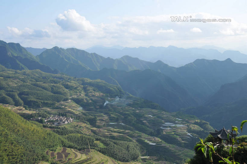 无人,横图,室外,白天,正面,旅游,度假,石头,美景,森林,山,山脉,树林,植物,中国,亚洲,阴影,光线,石子,影子,景观,山顶,山峰,云,云朵,山峦,云彩,娱乐,浙江,树,树木,浙江省,蓝色,绿色,白云,蓝天,天空,阳光,自然,群山,天,享受,休闲,景色,放松,生长,晴朗,成长,自然风光,东亚,沉积岩,中华人民共和国,华东地区,浙,丽水,丽水市,颠峰,极峰,水成岩,南尖岩,遂昌,石块,岩石,晴空,彩图,shsgf1