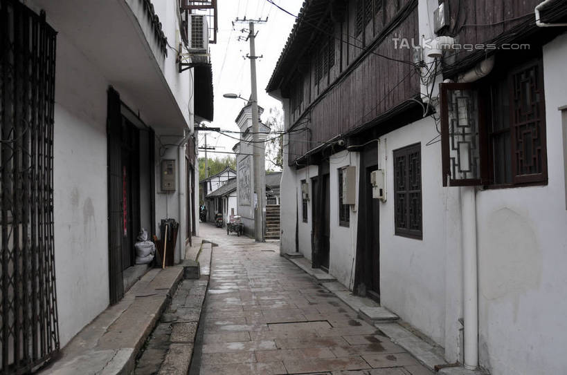 无人,家,横图,室外,白天,正面,旅游,度假,名胜古迹,植物,标志建筑,道路,地标,建筑,路,上海,中国,亚洲,遗迹,电力,电线,电线杆,线,房屋,屋子,小路,电能,交通,线路,古迹,文物,娱乐,建设,古建筑,楼房,住宅,树,树木,绿色,自然,享受,休闲,旅游胜地,放松,生长,成长,电,电源,申,能量,青浦区,古文明,东亚,上海市,中华人民共和国,沪,华东地区,练塘,练塘镇,彩图,房子,shsgf1