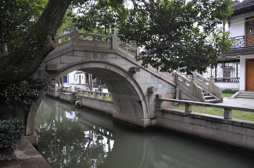 无人,家,横图,室外,白天,正面,旅游,度假,河流,石头,名胜古迹,水,植物,标志建筑,地标,建筑,上海,中国,亚洲,遗迹,石子,房屋,屋子,河水,水流,桥,古迹,文物,娱乐,建设,古建筑,石桥,楼房,拱桥,住宅,栈桥,树,树木,绿色,倒影,自然,享受,休闲,旅游胜地,放松,拱形,生长,成长,人行桥,石拱桥,申,倒映,青浦区,古文明,东亚,上海市,中华人民共和国,沪,华东地区,反照,练塘,练塘镇,石块,彩图,房子,shsgf1