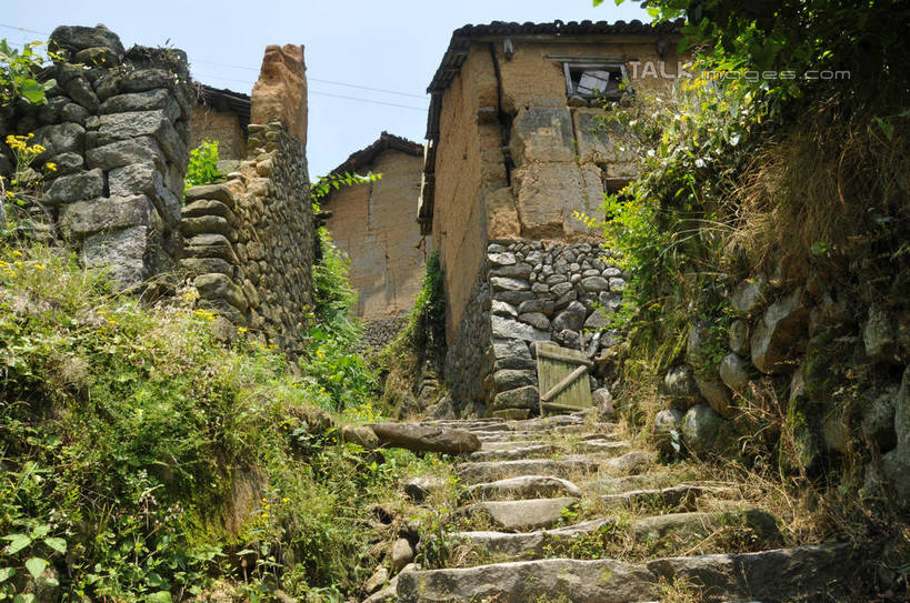 无人,家,横图,室外,白天,仰视,旅游,度假,石头,美景,植物,楼梯,中国,亚洲,阴影,光线,石子,影子,房屋,阶梯,屋子,景观,娱乐,浙江,楼房,台阶,住宅,树,树木,浙江省,蓝色,绿色,蓝天,天空,阳光,自然,天,享受,休闲,景色,放松,生长,晴朗,成长,自然风光,东亚,万里无云,中华人民共和国,华东地区,浙,丽水,丽水市,南尖岩,遂昌,南尖岩景区,遂昌县,石块,岩石,晴空,晴空万里,彩图,低角度拍摄,房子,shsgf1