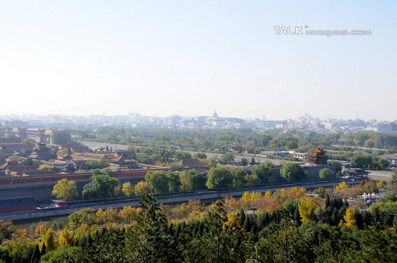 无人,高楼大厦,宫殿,横图,全景,俯视,航拍,室外,白天,度假,美景,树林,天际线,植物,城市风光,城市,大厦,建筑,摩天大楼,北京,中国,亚洲,阴影,光线,影子,景观,首都,娱乐,景山公园,树,树木,蓝色,绿色,蓝天,天空,阳光,自然,楼宇,天,享受,休闲,景色,放松,生长,晴朗,成长,宫廷,鸟瞰,东亚,万里无云,中华人民共和国,北京市,京,北平,华北地区,王宫,晴空,晴空万里,彩图,高角度拍摄,大楼,高层建筑,高楼,皇宫,摩天楼,shsgf1