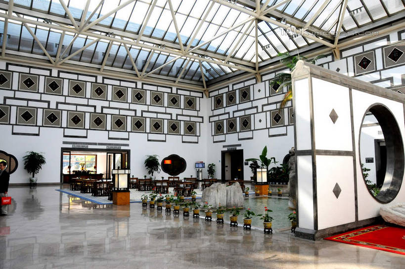 无人,横图,室内,白天,正面,旅游,度假,植物,地毯,标志建筑,地标,建筑,北京,中国,亚洲,装饰,编织,瓷砖,地砖,盆栽,手工艺品,墙,盆景,织物,地面,首都,娱乐,建设,墙壁,墙面,绿色,自然,工艺品,享受,休闲,旅游胜地,放松,生长,成长,华丽,修饰,点缀,东亚,香山饭店,香山公园,中华人民共和国,北京市,京,北平,华北地区,衬托,美观,雅致,雅观,彩图,shsgf1