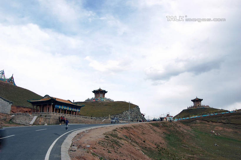 无人,横图,室外,白天,正面,旅游,度假,草地,草坪,美景,植物,道路,路,公路,汽车,青海湖,中国,亚洲,景观,云,云朵,分界线,停车线,交通,云彩,娱乐,车,草,蓝色,绿色,白云,蓝天,天空,自然,交通工具,轿车,天,享受,休闲,景色,放松,晴朗,车行道,车行道分界线,自然风光,载具,标线,东亚,车行线,青海,青海省,中华人民共和国,西北地区,青,咸水湖,晴空,马路,彩图,shsgf1