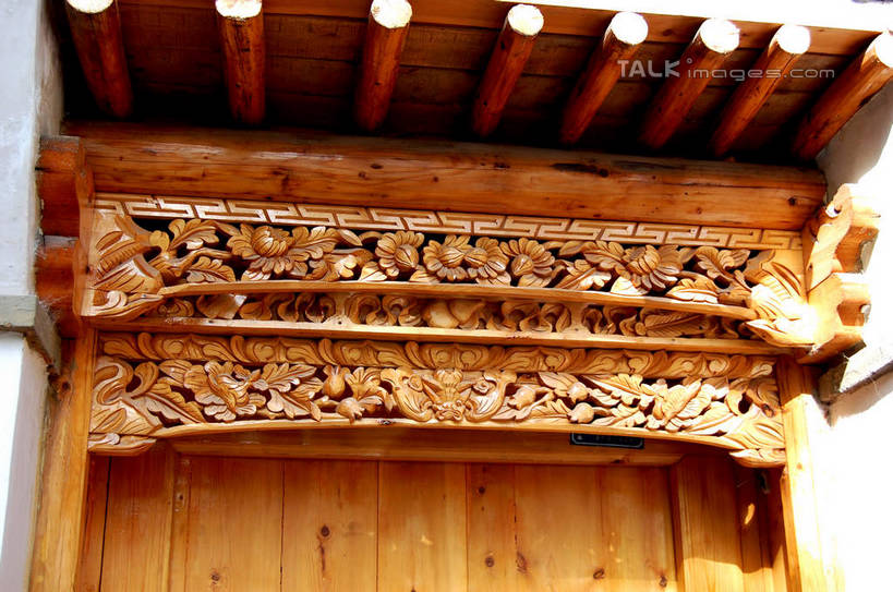 无人,寺庙,横图,室外,白天,正面,旅游,度假,名胜古迹,门,标志建筑,地标,建筑,雕塑,中国,亚洲,阴影,节日,遗迹,艺术,装饰,光线,雕刻,雕像,影子,古迹,文化,文物,娱乐,建设,古建筑,阳光,工艺品,门框,庙宇,祈祷,享受,休闲,健康,旅游胜地,放松,许愿,宗教,佛教,信仰,纪念,祈求,美术,主题,陈列,古文明,东亚,青海,青海省,塔尔寺,鲁沙尔镇,西宁,中华人民共和国,省会,功能,美学,西北地区,西宁市,青,释教,县城,湟中,湟中县,平安,彩图,庙,寺,shsgf1