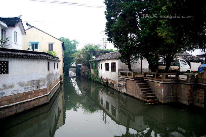 无人,家,横图,室外,白天,正面,旅游,度假,河流,美景,水,植物,楼梯,城市风光,城市,建筑,中国,亚洲,房屋,阶梯,墙,屋子,河水,景观,水流,公寓,娱乐,建设,江苏,苏州,洋房,楼房,墙壁,墙面,台阶,住宅,树,树木,绿色,倒影,天空,自然,天,享受,休闲,景色,放松,生长,成长,倒映,东亚,江苏省,平江路,苏州市,中华人民共和国,华东地区,苏,反照,彩图,房子,平江,平江区,shsgf1