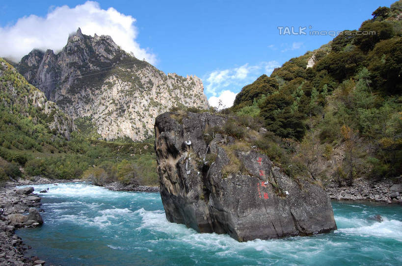 无人,横图,室外,白天,正面,旅游,度假,河流,石头,美景,山,山脉,树林,水,植物,中国,亚洲,阴影,光线,石子,影子,河水,景观,山峰,水流,云,云朵,山峦,云彩,娱乐,林芝,尼洋河,西藏,雅鲁藏布江,树,树木,蓝色,绿色,白云,蓝天,天空,阳光,自然,群山,天,享受,休闲,景色,放松,生长,晴朗,成长,自然风光,藏,东亚,西藏自治区,中华人民共和国,西南地区,石块,岩石,晴空,彩图,林芝地区,shsgf1