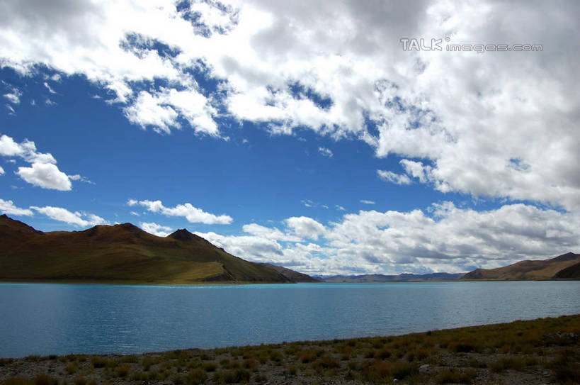 无人,横图,室外,白天,正面,旅游,度假,湖,湖泊,美景,山,山脉,水,中国,亚洲,阴影,波纹,光线,影子,湖面,景观,山峰,水流,水面,云,云朵,涟漪,山峦,云彩,娱乐,西藏,羊卓雍错,蓝色,白云,倒影,蓝天,水纹,天空,阳光,自然,波浪,湖水,群山,天,享受,休闲,景色,放松,晴朗,倒映,自然风光,藏,东亚,西藏自治区,羊湖,中华人民共和国,水晕,西南地区,反照,羊卓雍措,羊卓雍错湖,晴空,彩图,那曲地区,尼玛,尼玛县,shsgf1