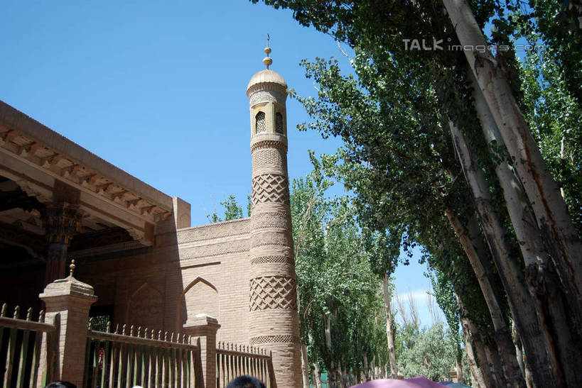 无人,横图,室外,白天,仰视,旅游,度假,名胜古迹,植物,标志建筑,地标,建筑,中国,亚洲,阴影,遗迹,光线,影子,墙,古迹,文物,娱乐,建设,古建筑,墙壁,墙面,树,树木,蓝色,绿色,蓝天,天空,阳光,自然,天,享受,休闲,旅游胜地,放松,生长,晴朗,成长,古文明,东亚,喀什,新疆,万里无云,中华人民共和国,新疆维吾尔自治区,西北地区,喀什市,晴空,晴空万里,彩图,低角度拍摄,喀什地区,新,shsgf1