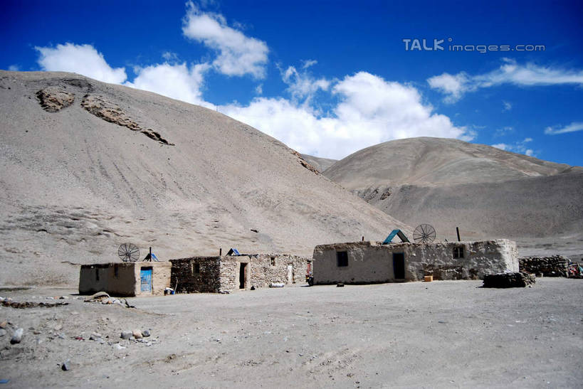 无人,家,横图,室外,白天,正面,旅游,度假,石头,美景,山,山脉,中国,亚洲,阴影,光线,石子,影子,房屋,屋子,景观,山峰,云,云朵,山峦,云彩,娱乐,楼房,住宅,蓝色,白云,蓝天,天空,阳光,自然,群山,天,享受,休闲,景色,放松,晴朗,自然风光,东亚,喀什,新疆,中华人民共和国,新疆维吾尔自治区,西北地区,喀什市,石块,岩石,晴空,彩图,房子,喀什地区,新,shsgf1