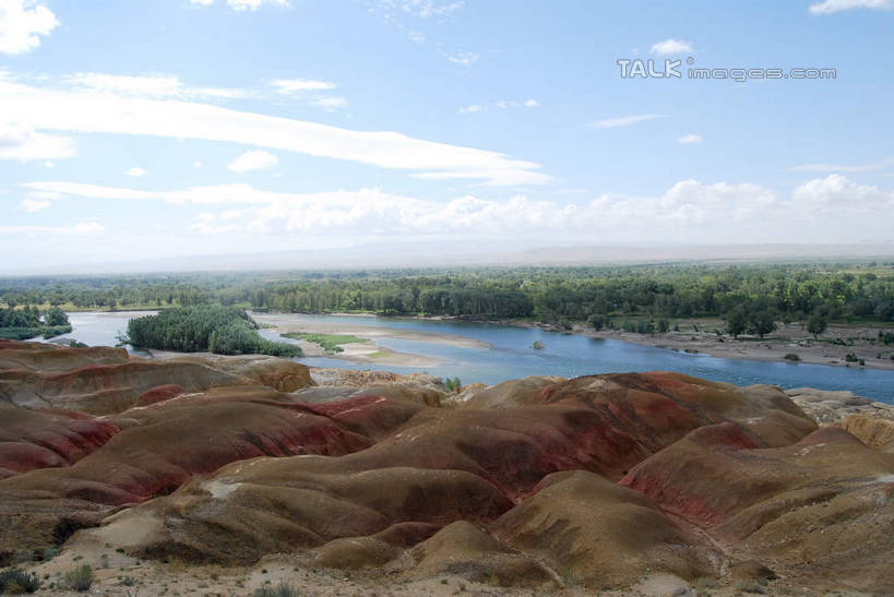 无人,横图,室外,白天,正面,旅游,度假,草地,草坪,河流,美景,森林,沙滩,树林,水,植物,中国,亚洲,阴影,光线,沙子,影子,河岸,河水,河滩,景观,水流,云,云朵,沙地,云彩,娱乐,草,树,树木,蓝色,绿色,白云,蓝天,天空,阳光,自然,天,享受,休闲,景色,放松,生长,晴朗,成长,自然风光,东亚,新疆,阿勒泰地区,布尔津县,伊犁,五彩滩,中华人民共和国,新疆维吾尔自治区,西北地区,伊犁哈萨克自治州,晴空,彩图,布尔津,新,shsgf1