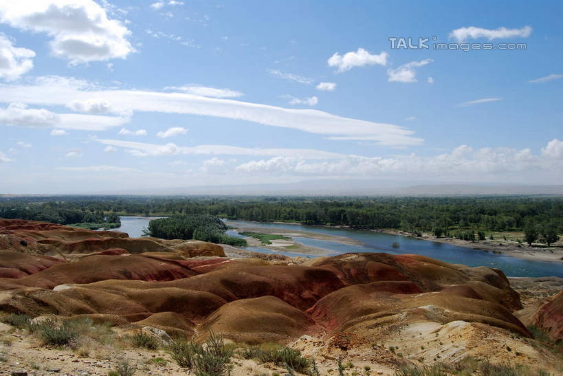 无人,横图,室外,白天,正面,旅游,度假,草地,草坪,河流,美景,森林,沙滩,树林,水,植物,中国,亚洲,阴影,光线,沙子,影子,河岸,河水,河滩,景观,水流,云,云朵,沙地,云彩,娱乐,草,树,树木,蓝色,绿色,白云,蓝天,天空,阳光,自然,天,享受,休闲,景色,放松,生长,晴朗,成长,自然风光,东亚,新疆,阿勒泰地区,布尔津县,伊犁,五彩滩,中华人民共和国,新疆维吾尔自治区,西北地区,伊犁哈萨克自治州,晴空,彩图,布尔津,新,shsgf1