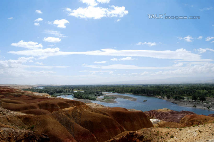 无人,横图,室外,白天,正面,旅游,度假,草地,草坪,河流,美景,森林,沙滩,树林,水,植物,中国,亚洲,阴影,光线,沙子,影子,河岸,河水,河滩,景观,水流,云,云朵,沙地,云彩,娱乐,草,树,树木,蓝色,绿色,白云,蓝天,天空,阳光,自然,天,享受,休闲,景色,放松,生长,晴朗,成长,自然风光,东亚,新疆,阿勒泰地区,布尔津县,伊犁,五彩滩,中华人民共和国,新疆维吾尔自治区,西北地区,伊犁哈萨克自治州,晴空,彩图,布尔津,新,shsgf1