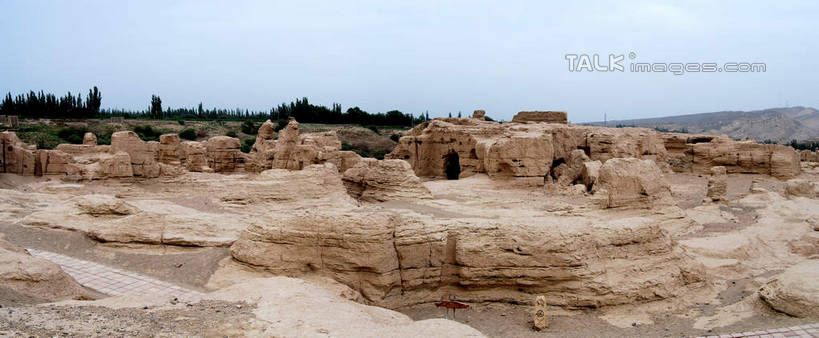 无人,横图,室外,白天,正面,旅游,度假,草地,草坪,荒凉,石头,美景,名胜古迹,植物,标志建筑,地标,建筑,中国,亚洲,遗迹,石子,景观,古迹,文物,娱乐,建设,古建筑,草,树,树木,蓝色,绿色,蓝天,天空,自然,天,享受,休闲,旅游胜地,景色,放松,生长,晴朗,成长,自然风光,古文明,东亚,交河故城,吐鲁番,新疆,万里无云,中华人民共和国,新疆维吾尔自治区,西北地区,亚尔乡,荒地,荒芜,石块,岩石,晴空,晴空万里,彩图,火洲,吐鲁番地区,新,shsgf1