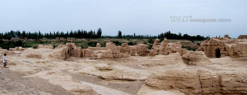 无人,横图,室外,白天,正面,旅游,度假,草地,草坪,荒凉,石头,美景,名胜古迹,植物,标志建筑,地标,建筑,中国,亚洲,遗迹,石子,景观,古迹,文物,娱乐,建设,古建筑,草,树,树木,蓝色,绿色,蓝天,天空,自然,天,享受,休闲,旅游胜地,景色,放松,生长,晴朗,成长,自然风光,古文明,东亚,交河故城,吐鲁番,新疆,万里无云,中华人民共和国,新疆维吾尔自治区,西北地区,亚尔乡,荒地,荒芜,石块,岩石,晴空,晴空万里,彩图,火洲,吐鲁番地区,新,shsgf1