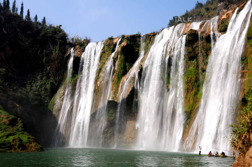 无人,横图,室外,白天,正面,旅游,度假,石头,美景,瀑布,山,山脉,水,植物,中国,亚洲,阴影,飞溅,溅,光线,石子,液体,影子,景观,山峰,水滴,悬崖,山峦,娱乐,云南,水珠,树,树木,蓝色,绿色,蓝天,天空,阳光,自然,群山,天,享受,休闲,景色,放松,生长,晴朗,成长,喷洒,自然风光,东亚,罗平,云南省,九龙瀑布,曲靖市,曲靖,罗平县,万里无云,中华人民共和国,西南地区,绝壁,滇,跌水,石块,岩石,晴空,晴空万里,彩图,shsgf1