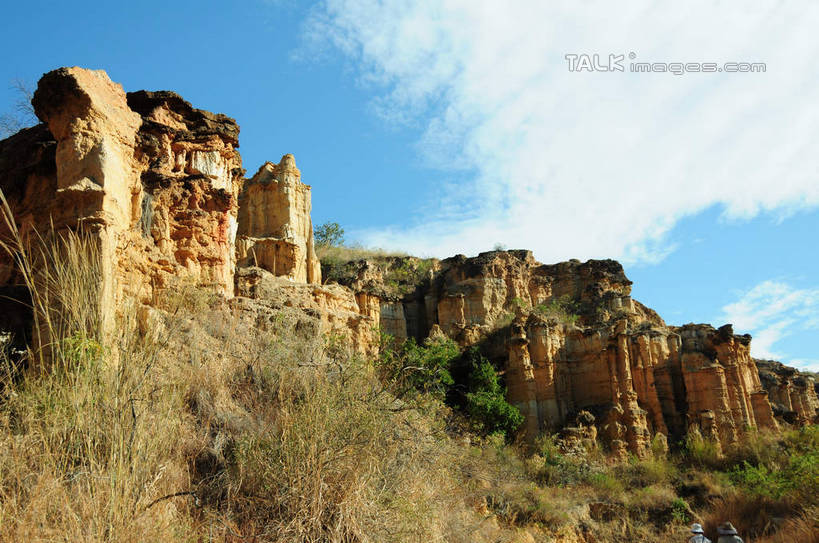 无人,横图,室外,白天,仰视,旅游,度假,石头,美景,山,山脉,植物,中国,亚洲,阴影,光线,石子,影子,景观,山峰,云,云朵,山峦,云彩,娱乐,云南,树,树木,蓝色,绿色,白云,蓝天,天空,阳光,自然,群山,天,享受,休闲,景色,放松,生长,晴朗,成长,自然风光,东亚,土林,元谋土林,云南省,元谋县,中华人民共和国,西南地区,滇,楚雄,楚雄州,楚雄彝族自治州,石块,岩石,晴空,彩图,低角度拍摄,元谋,shsgf1