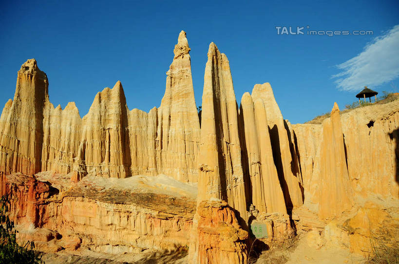 无人,横图,室外,白天,仰视,旅游,度假,石头,美景,山,山脉,中国,亚洲,阴影,光线,石子,影子,景观,山峰,云,云朵,山峦,云彩,娱乐,云南,蓝色,白云,蓝天,天空,阳光,自然,群山,天,享受,休闲,景色,放松,晴朗,自然风光,东亚,土林,元谋土林,云南省,元谋县,中华人民共和国,西南地区,滇,楚雄,楚雄州,楚雄彝族自治州,石块,岩石,晴空,彩图,低角度拍摄,元谋,shsgf1