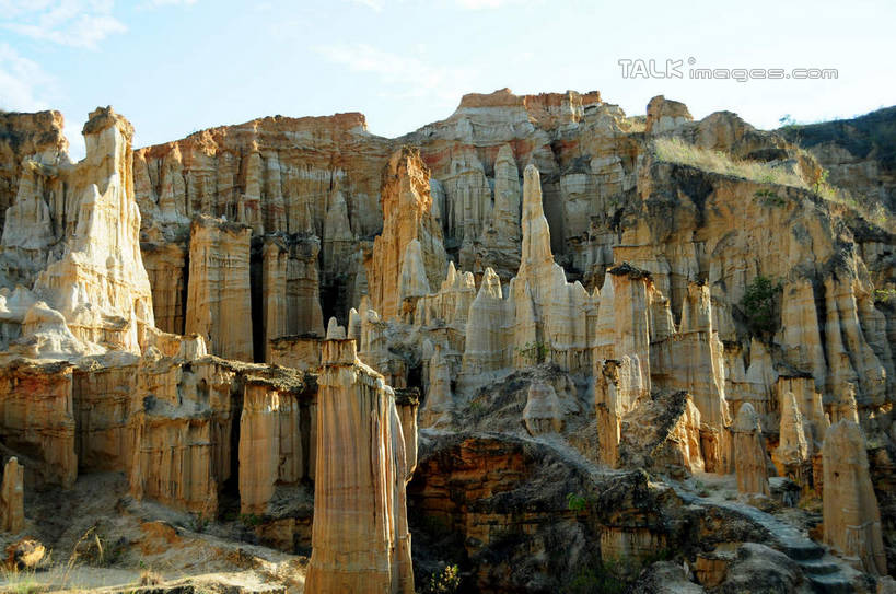 无人,横图,室外,白天,仰视,旅游,度假,石头,美景,山,山脉,中国,亚洲,阴影,光线,石子,影子,景观,山峰,云,云朵,山峦,云彩,娱乐,云南,蓝色,白云,蓝天,天空,阳光,自然,群山,天,享受,休闲,景色,放松,晴朗,自然风光,东亚,土林,元谋土林,云南省,元谋县,中华人民共和国,西南地区,滇,楚雄,楚雄州,楚雄彝族自治州,石块,岩石,晴空,彩图,低角度拍摄,元谋,shsgf1