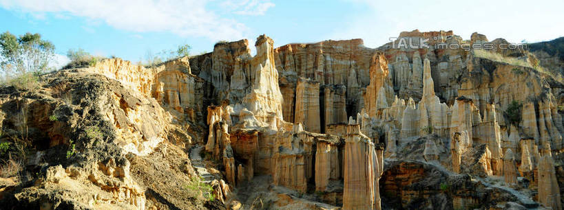 无人,横图,室外,白天,正面,旅游,度假,石头,美景,山,山脉,植物,中国,亚洲,阴影,光线,石子,影子,景观,山峰,云,云朵,山峦,云彩,娱乐,云南,树,树木,蓝色,绿色,白云,蓝天,天空,阳光,自然,群山,天,享受,休闲,景色,放松,生长,晴朗,成长,自然风光,东亚,土林,云南省,虎跳滩土林,元谋县,中华人民共和国,西南地区,滇,楚雄,楚雄州,楚雄彝族自治州,石块,岩石,晴空,彩图,虎溪村,物茂土林,物茂乡,元谋,shsgf1