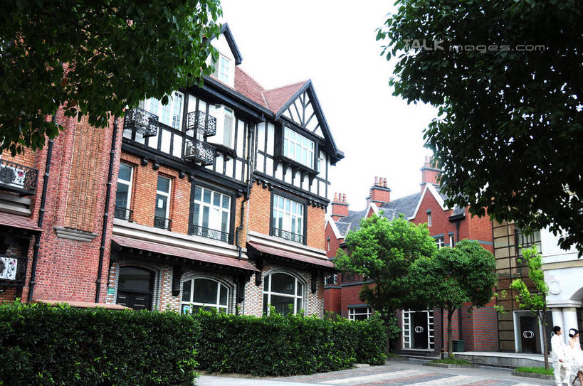 无人,家,横图,室外,白天,仰视,旅游,度假,美景,植物,别墅,城市风光,城市,道路,建筑,路,公路,上海,中国,亚洲,房屋,屋子,景观,公寓,交通,娱乐,建设,洋房,楼房,住宅,树,树木,绿色,天空,自然,天,享受,休闲,景色,放松,泰晤士小镇,生长,成长,申,东亚,松江区,上海市,松江新城,中华人民共和国,沪,华东地区,马路,彩图,低角度拍摄,房子,shsgf1