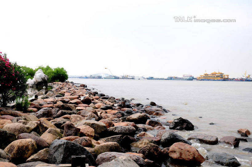 无人,公园,横图,室外,白天,正面,旅游,度假,河流,石头,美景,水,植物,上海,中国,亚洲,阴影,波纹,盛开,光线,石子,影子,河水,景观,水流,涟漪,花蕾,娱乐,花,花瓣,花朵,鲜花,树,树木,绿色,倒影,水纹,天空,阳光,自然,波浪,天,花苞,花蕊,享受,休闲,景色,放松,生长,成长,申,倒映,自然风光,宝山区,东亚,上海市,炮台湾湿地森林公园,中华人民共和国,沪,华东地区,水晕,反照,石块,岩石,彩图,吴淞炮台湾湿地森林公园,shsgf1