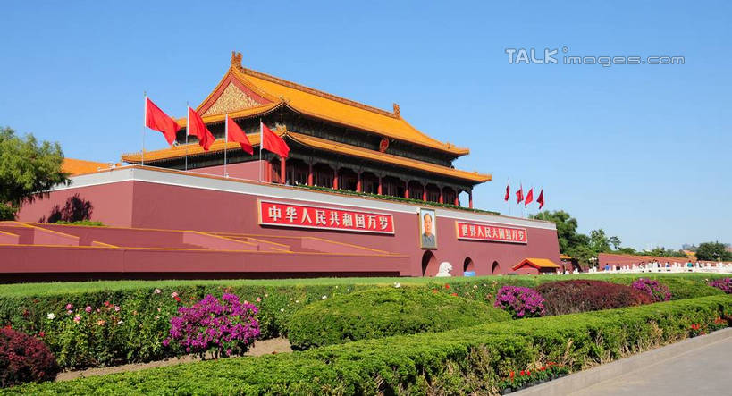 无人,天安门,横图,室外,白天,正面,旅游,度假,名胜古迹,植物,标志建筑,地标,建筑,旗帜,国旗,北京,天安门广场,中国,亚洲,阴影,遗迹,盛开,光线,影子,首都,花蕾,古迹,文物,娱乐,建设,古建筑,五星红旗,花,花瓣,花朵,鲜花,树,树木,蓝色,绿色,蓝天,天空,阳光,自然,天,花苞,花蕊,享受,休闲,旅游胜地,放松,生长,晴朗,成长,中国国旗,古文明,东亚,万里无云,中华人民共和国,东城区,北京市,京,北平,华北地区,天安门城楼,旗,晴空,晴空万里,彩图,红地五星旗,中华人民共和国国旗,承天门,shsgf1