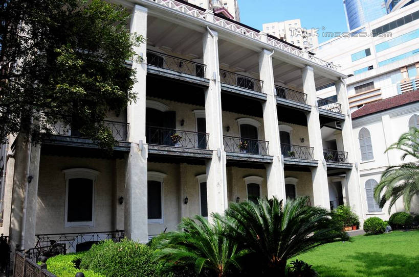 无人,图书馆,高楼大厦,横图,室外,白天,正面,度假,草地,草坪,美景,植物,城市风光,标志建筑,城市,大厦,地标,建筑,摩天大楼,上海,中国,亚洲,阴影,光线,影子,景观,娱乐,建设,草,树,树木,绿色,阳光,自然,享受,休闲,景色,放松,徐家汇,生长,成长,申,东亚,浏览室,徐汇区,上海市,中华人民共和国,沪,华东地区,彩图,大楼,高层建筑,高楼,摩天楼,书库,图书库,漕溪北路,徐家汇藏书楼,阅览室,shsgf1