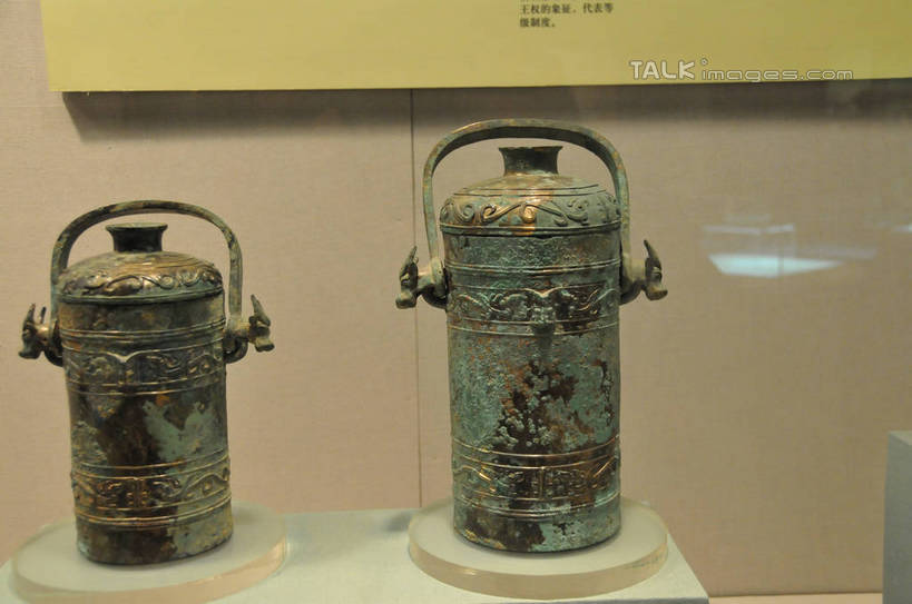 无人,博物馆,横图,室内,白天,正面,度假,美景,城市风光,城市,中国,亚洲,一排,研究,整齐,壶,景观,教育,娱乐,水壶,排列,两个,茶壶,容器,享受,休闲,景色,放松,展览,队列,欣赏,陈列,东亚,甘肃,甘肃省,中华人民共和国,省会,西北地区,兰州,兰州市,甘,典藏,兰州市博物馆,彩图,shsgf1