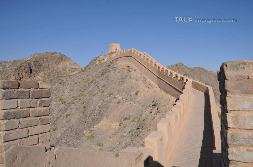 无人,横图,室外,白天,正面,旅游,度假,石头,名胜古迹,山,山脉,楼梯,标志建筑,地标,建筑,中国,亚洲,阴影,遗迹,光线,石子,影子,阶梯,墙,山峰,山峦,古迹,文物,娱乐,建设,古建筑,墙壁,墙面,台阶,蓝色,蓝天,天空,阳光,群山,天,享受,休闲,旅游胜地,放松,晴朗,古文明,东亚,甘肃,甘肃省,嘉峪关,万里无云,中华人民共和国,西北地区,甘,嘉峪关市,悬臂长城,石块,岩石,晴空,晴空万里,彩图,shsgf1