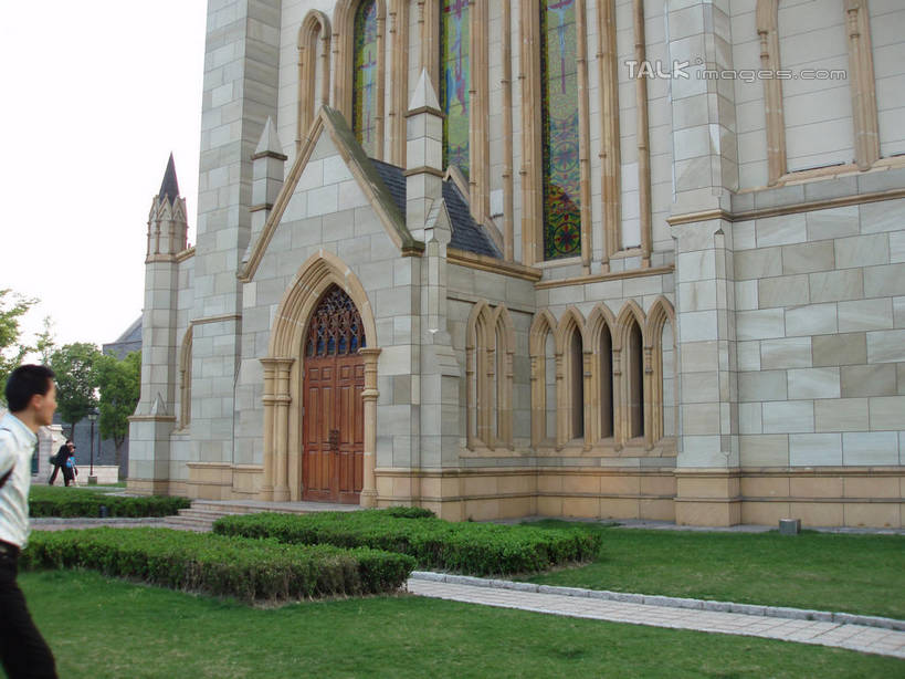 东方人,一个人,教堂,走,横图,室外,白天,侧面,旅游,度假,草地,草坪,植物,标志建筑,地标,建筑,上海,中国,亚洲,仅一个男性,仅一个人,阴影,服装,节日,光线,影子,注视,休闲装,黄种人,文化,娱乐,建设,草,仅一个年轻男性,衣服,绿色,天空,阳光,天,观察,看,祈祷,享受,休闲,健康,休闲服,旅游胜地,放松,许愿,宗教,服饰,泰晤士小镇,黄杨树,信仰,观看,纪念,祈求,申,察看,关注,信念,东亚,松江区,上海市,松江新城,中华人民共和国,沪,华东地区,平安,男人,男性,年轻男性,亚洲人,步行,散步,走路,半身,彩图,大教堂,礼拜堂,黄杨,shslj1