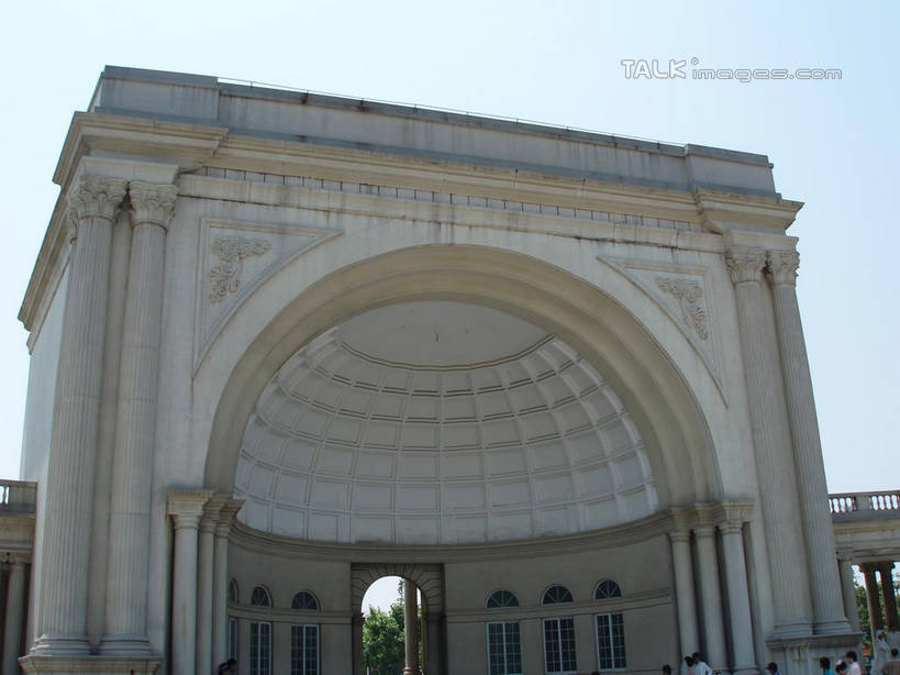 无人,公园,横图,室外,白天,仰视,旅游,度假,标志建筑,地标,建筑,雕塑,上海,中国,亚洲,阴影,艺术,装饰,光线,雕刻,雕像,影子,拱门,娱乐,建设,蓝色,蓝天,天空,阳光,工艺品,天,享受,休闲,旅游胜地,放松,大宁灵石公园,晴朗,纪念,美术,申,主题,陈列,东亚,上海市,万里无云,中华人民共和国,沪,华东地区,功能,美学,闸北区,晴空,晴空万里,彩图,低角度拍摄,广中西路,shslj1