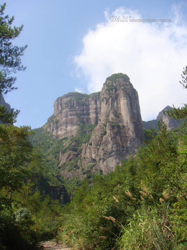 无人,竖图,室外,白天,仰视,旅游,度假,石头,美景,森林,山,山脉,树林,植物,仙居,中国,亚洲,阴影,光线,石子,影子,景观,山峰,云,云朵,山峦,云彩,娱乐,浙江,树,树木,浙江省,蓝色,绿色,白云,蓝天,天空,阳光,自然,群山,天,享受,休闲,景色,放松,临海,生长,晴朗,成长,自然风光,东亚,中华人民共和国,华东地区,浙,台州,台州市,石块,岩石,晴空,彩图,低角度拍摄,临海市,仙居县,shslj1