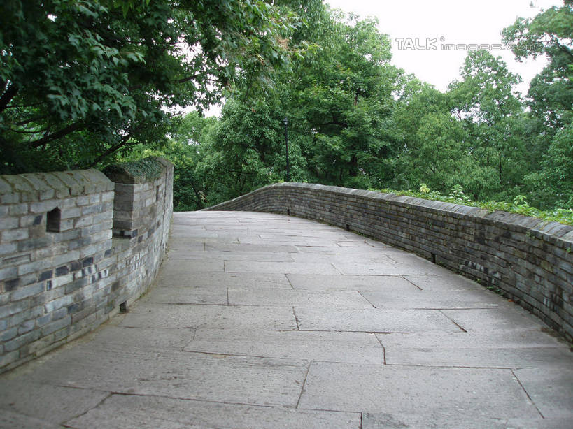 无人,横图,室外,白天,正面,旅游,度假,建材,美景,树林,植物,道路,建筑,路,中国,亚洲,阴影,光线,材料,影子,砖,砖块,墙,景观,小路,交通,娱乐,浙江,墙壁,墙面,树,树木,浙江省,绿色,天空,阳光,自然,天,享受,休闲,砖头,景色,放松,建造,江南长城,临海,生长,成长,自然风光,东亚,中华人民共和国,华东地区,浙,台州,台州市,石料,彩图,砌墙砖,临海市,台州府城墙,shslj1