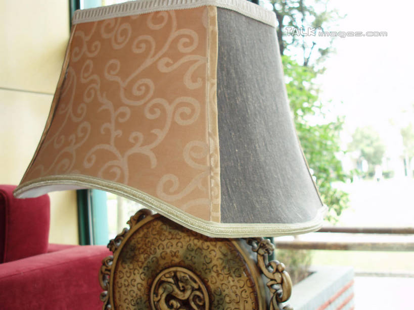 无人,客厅,横图,室内,白天,正面,窗户,沙发,台灯,照明,上海,中国,亚洲,阴影,反射,影子,灯光,玻璃窗,灯,红色,灯具,泰晤士小镇,照亮,申,起居室,照明设备,布艺沙发,东亚,松江区,上海市,松江新城,中华人民共和国,沪,华东地区,客堂,彩图,shslj1