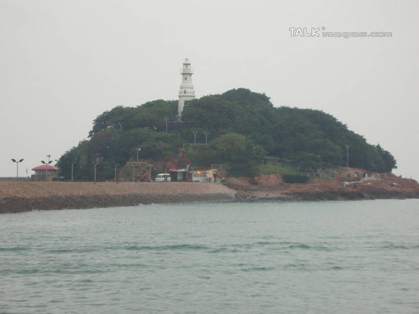 无人,家,横图,室外,白天,正面,旅游,度假,海浪,海洋,美景,森林,山,山脉,树林,植物,道路,青岛,中国,亚洲,信息,房屋,屋子,景观,浪花,山峰,乌云,云,阴天,云朵,灯塔,交通,山峦,云彩,方向,娱乐,山东,楼房,住宅,树,树木,绿色,天空,自然,海水,群山,天,享受,休闲,景色,放松,生长,成长,引导,指引,昏暗,阴沉,自然风光,海景,东亚,山东省,中华人民共和国,华东地区,鲁,青岛市,航标,大海,风浪,海,海水的波动,近岸浪,涌浪,彩图,房子,导航,shslj1