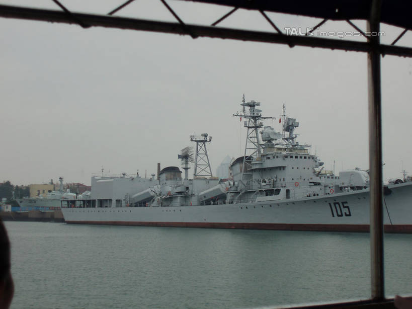 无人,码头,横图,室外,白天,正面,度假,海浪,海洋,美景,城市风光,城市,港口,船,青岛,中国,亚洲,景观,浪花,乌云,云,阴天,云朵,云彩,娱乐,山东,天空,海水,天,享受,休闲,景色,放松,军舰,军港,昏暗,阴沉,海景,战舰,东亚,军用战舰,山东省,战船,中华人民共和国,华东地区,鲁,青岛市,大海,风浪,海,海水的波动,近岸浪,涌浪,彩图,摆渡口,埠头,渡口,渡头,港湾,海港,口岸,商港,shslj1