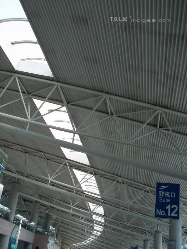 无人,机场,竖图,室内,白天,仰视,旅游,度假,窗户,天花板,标志建筑,地标,飞机场,建筑,青岛,中国,亚洲,阴影,反射,影子,天窗,娱乐,建设,山东,玻璃窗,享受,休闲,旅游胜地,放松,东亚,山东省,中华人民共和国,华东地区,鲁,青岛市,航空站,空港,彩图,低角度拍摄,shslj1